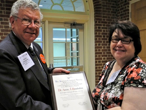 Anita Brandolini receiving The E (click to enlarge) Anita Brandolini receiving The E
